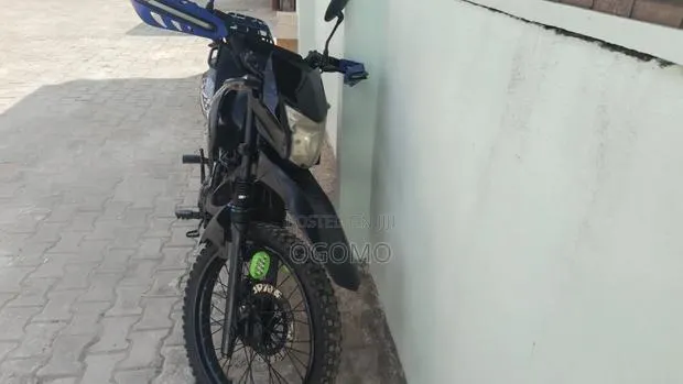 Motorcycle 2025 Black · Photo 1
