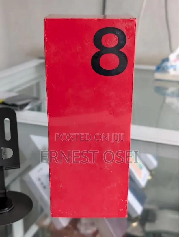 New OnePlus 8 Pro 128 GB Black · Photo 1