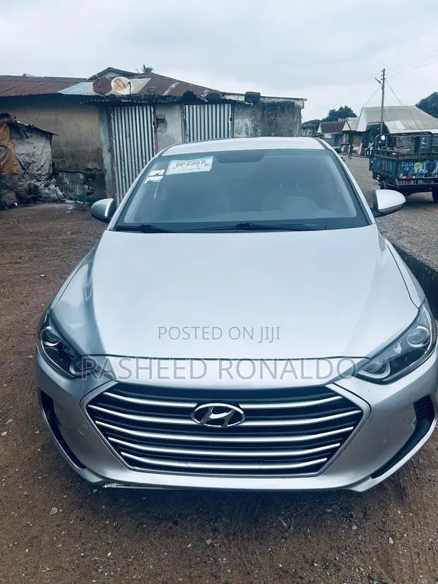 Hyundai Elantra Limited Sedan FWD (2.0L 4cyl 6A) 2017 · Photo 1