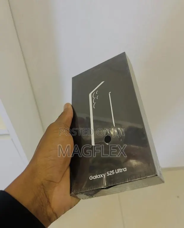 New Samsung Galaxy S25 Ultra 1 TB Black · Photo 1