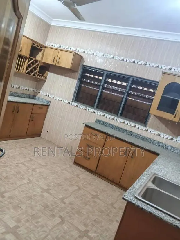 5bdrm Mansion in Oyarifa, Pentecost for rent · Photo 1
