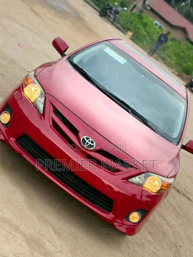 Toyota Corolla S 4dr Sedan (1.8L 4cyl 4A) 2013 Red · Photo 1