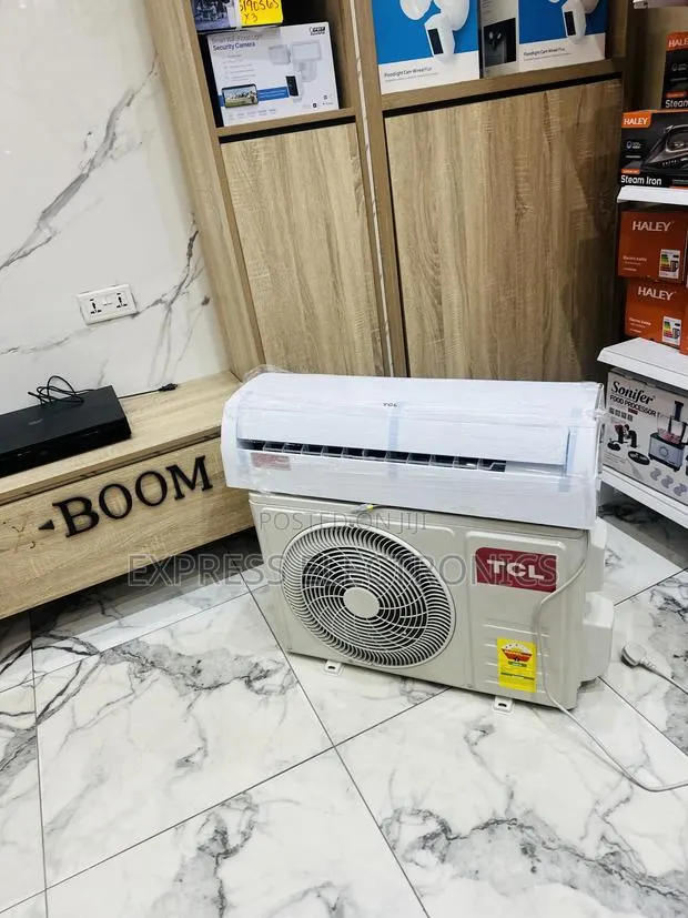 Self Cleaning Function Split R410 Gas White TCL 1.5hp · Photo 1
