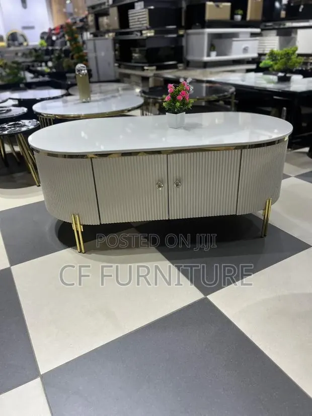 Glossy Center Table · Photo 1