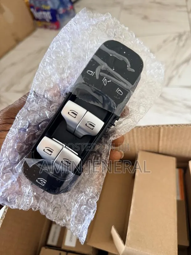 C Class W206 Power Window Switch · Photo 1