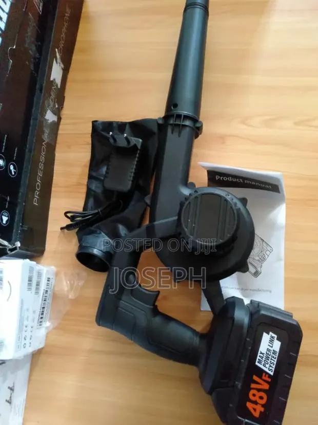 Battery Powered Blower Black · Photo 1