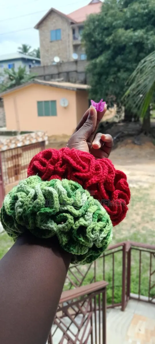 Crochet Scrunchies · Photo 1