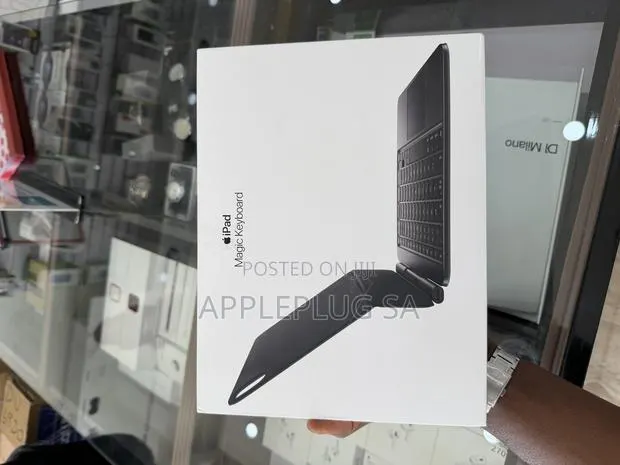 Magic Keyoard 11-Inch M4 and M5 Chip · Photo 1