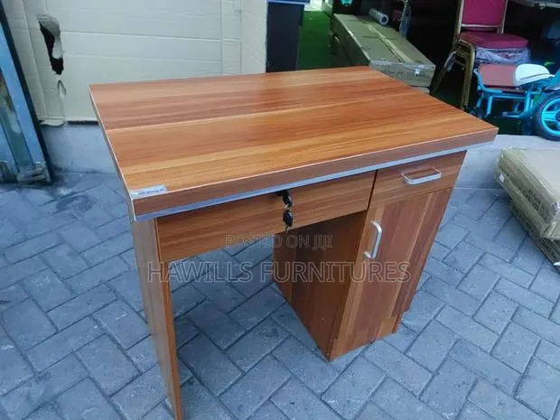 Executive Office Table With Drawers · Photo 1