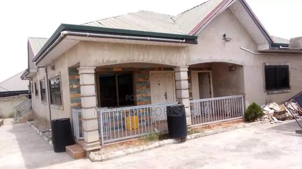 7bdrm House in Amasaman Asalaja, Manhean for sale · Photo 1