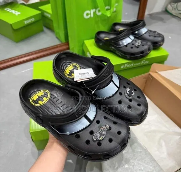 Crocs Classic Clog Batman · Photo 1