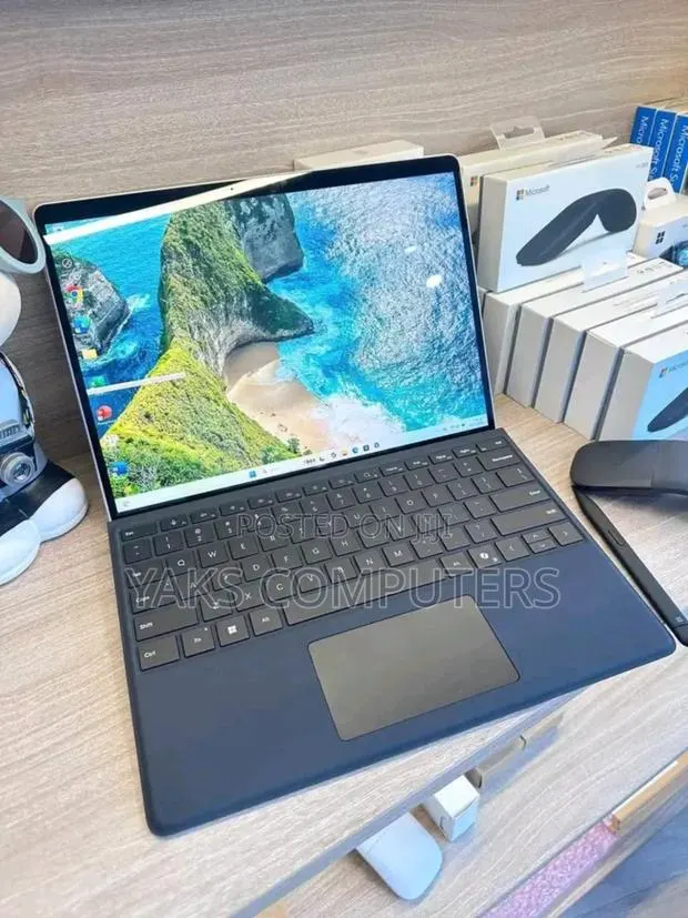 New Laptop Microsoft Surface Pro 8 16GB Intel Core i7 SSD 512GB · Photo 1