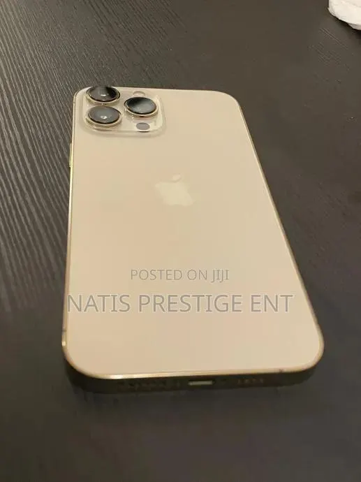 Apple iPhone 13 Pro Max 256 GB Gold · Photo 1