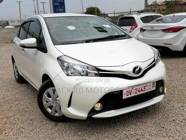Toyota Vitz 1.3 FWD 5dr 2015 White · Photo 1