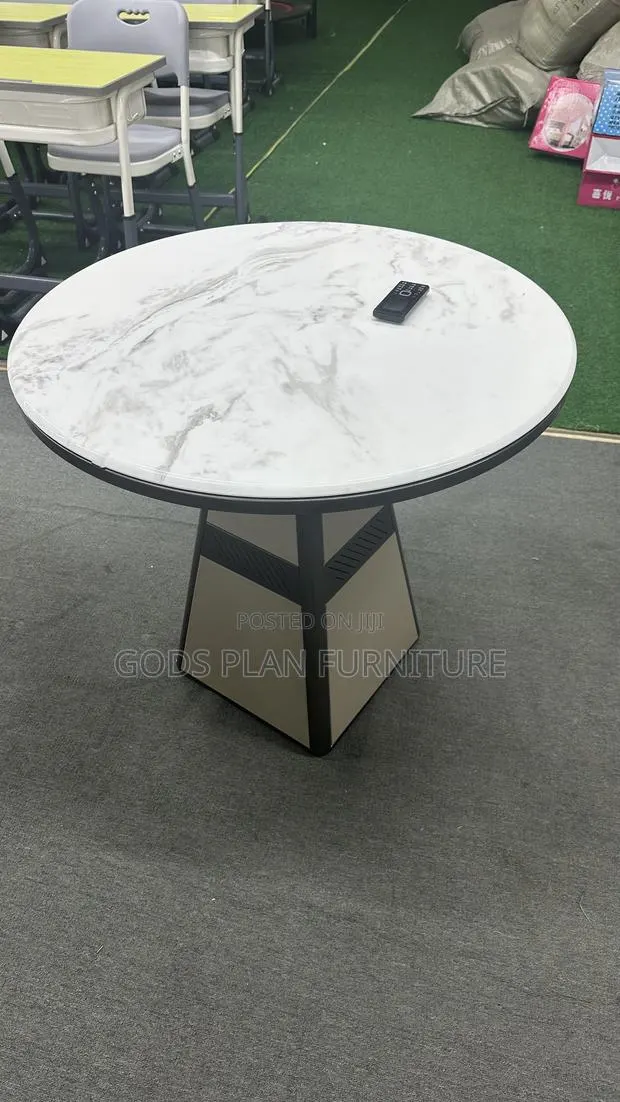 Modern Dining Table (A820) · Photo 1