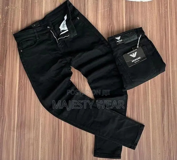 Fashionable Demure Jeans · Photo 1