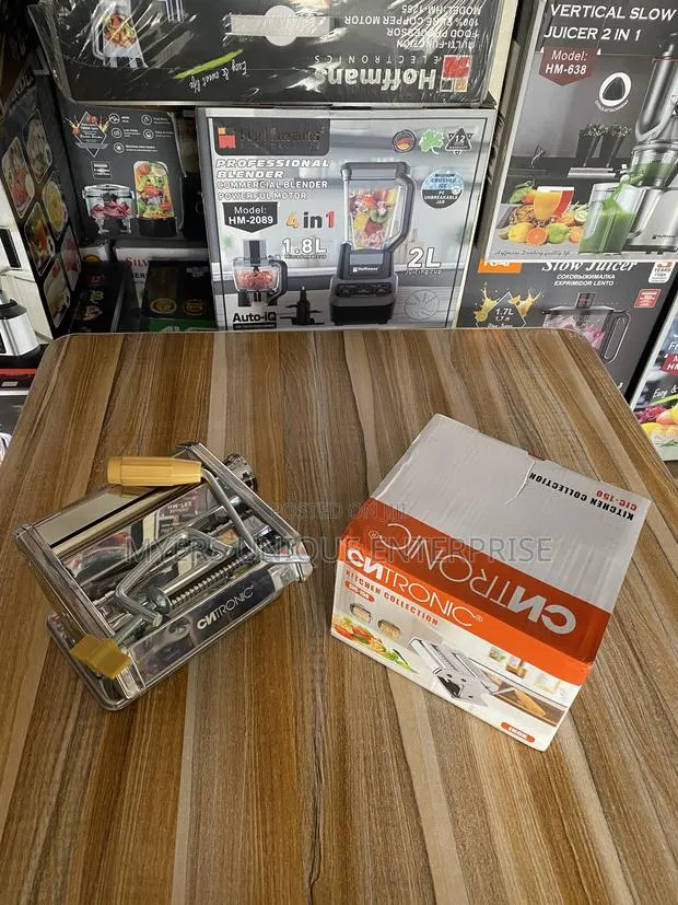 Kitchen Collection Pasta Roller and Cutter · Photo 1