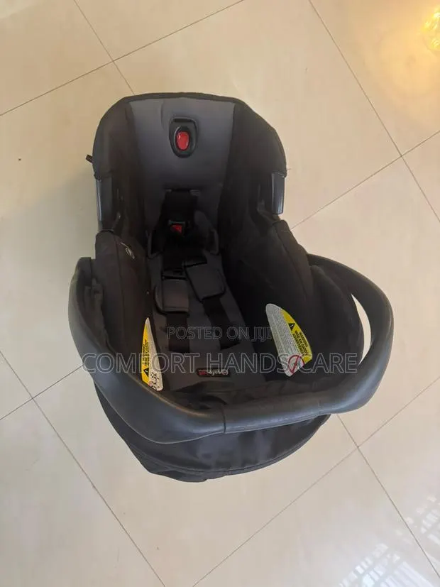 Original Britax Infant Car Seat With Installation Base. Neatly Used An · Photo 3