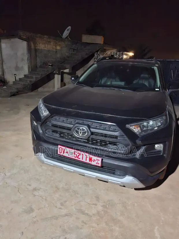 Toyota RAV4 2023 Black · Photo 1
