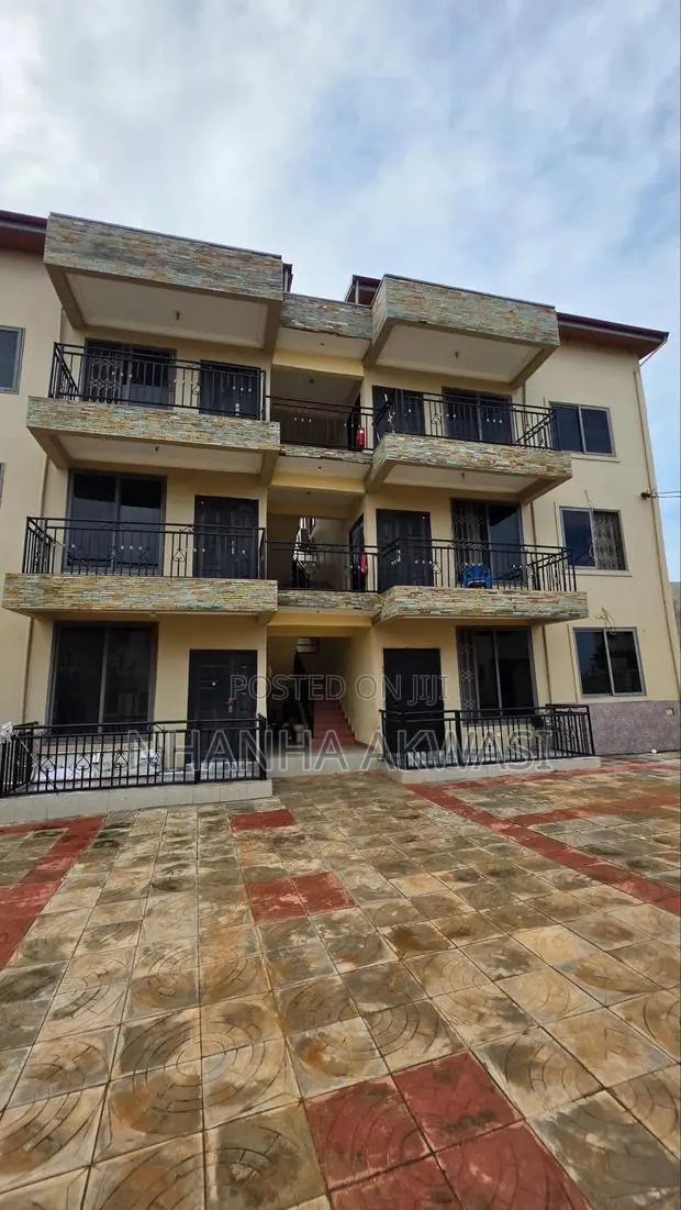 2bdrm Apartment in Lashibi Drc, Sakumono for rent · Photo 1