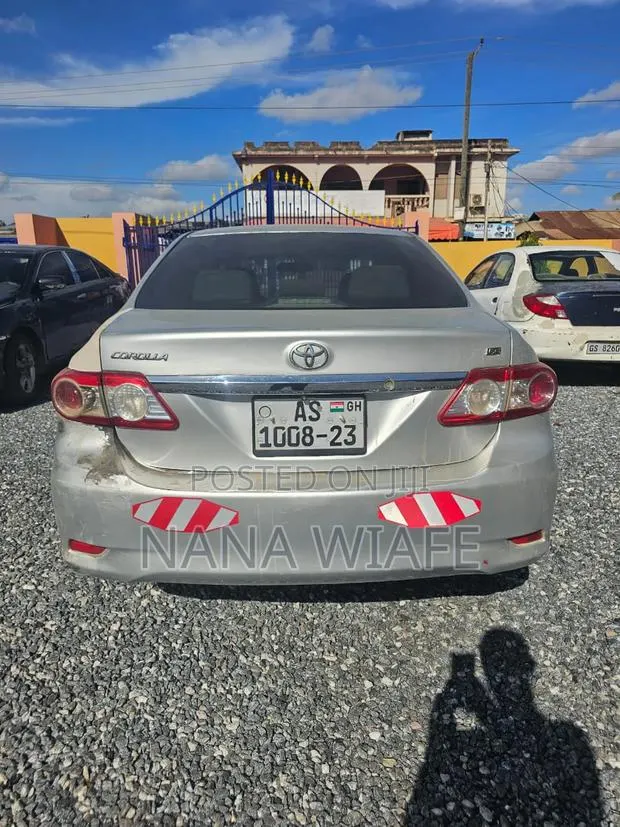 Toyota Corolla 2013 Silver · Photo 1