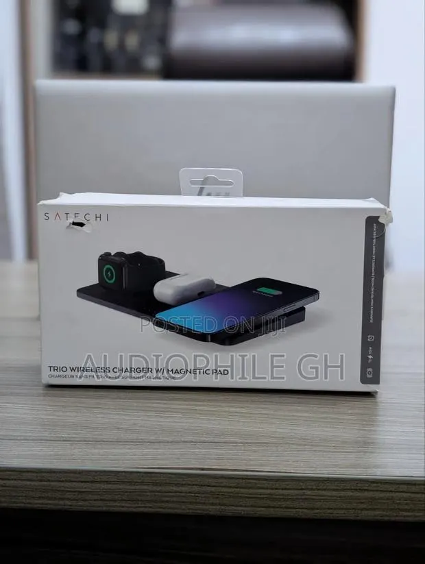 Satechi Trio Wireless Charger With Magnetic Pad · Photo 1