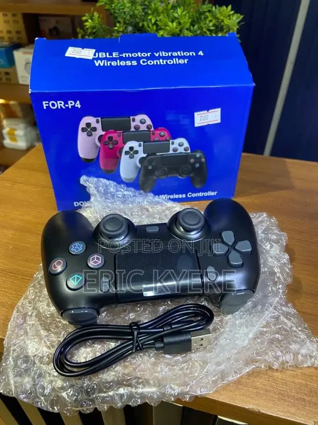 Wireless Controller for PS4 - Double-Motor Vibration Gamepad (Black) · Photo 1