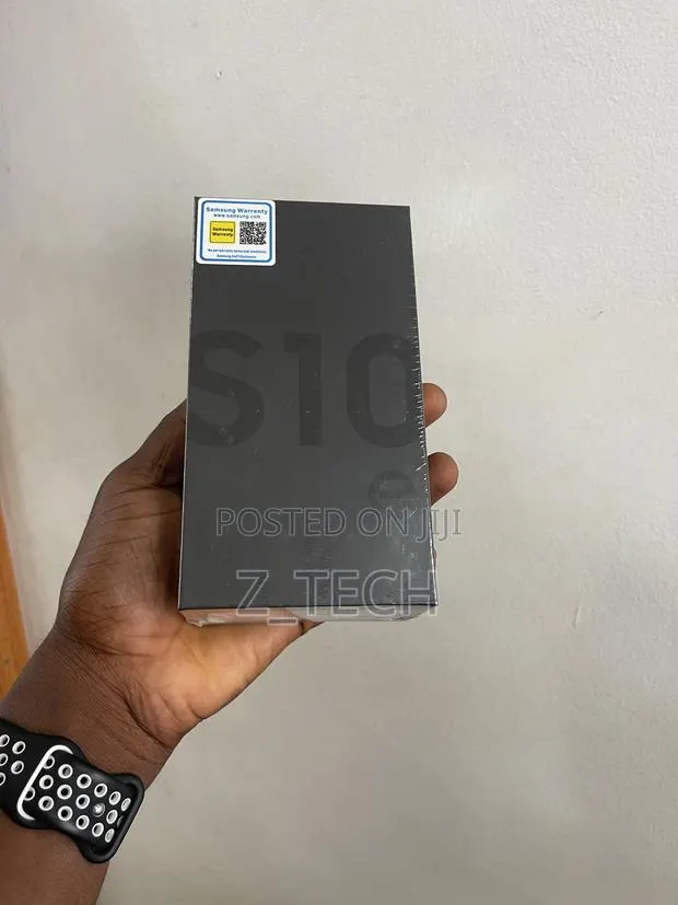 New Samsung Galaxy S10e 128 GB Black · Photo 1