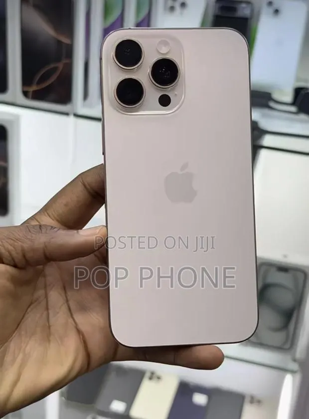 Apple iPhone 16 Pro Max 256 GB Gold · Photo 1