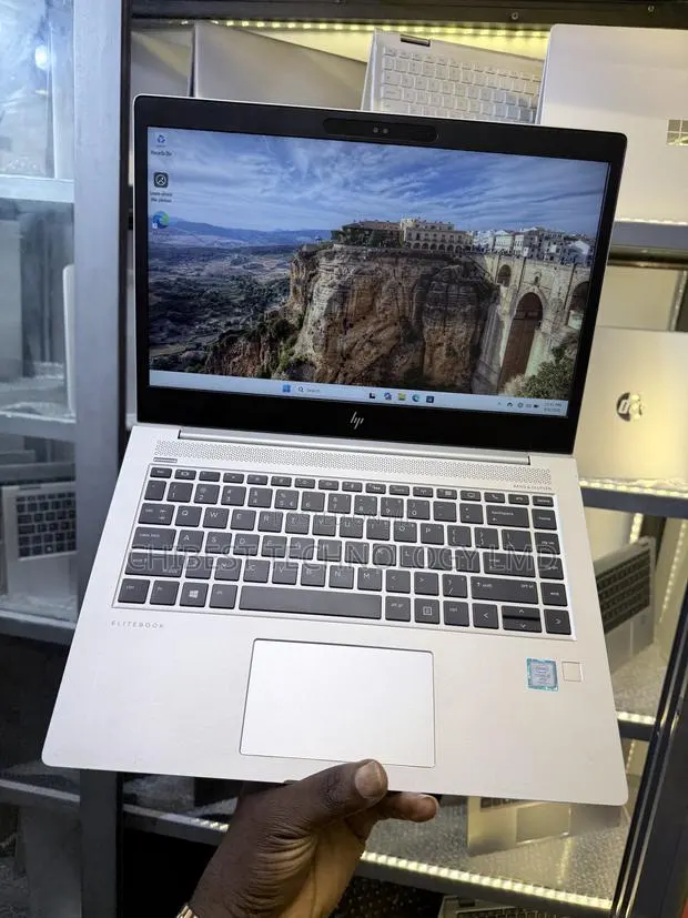 Laptop HP EliteBook 1040 G4 8GB Intel Core i5 SSD 128GB · Photo 1