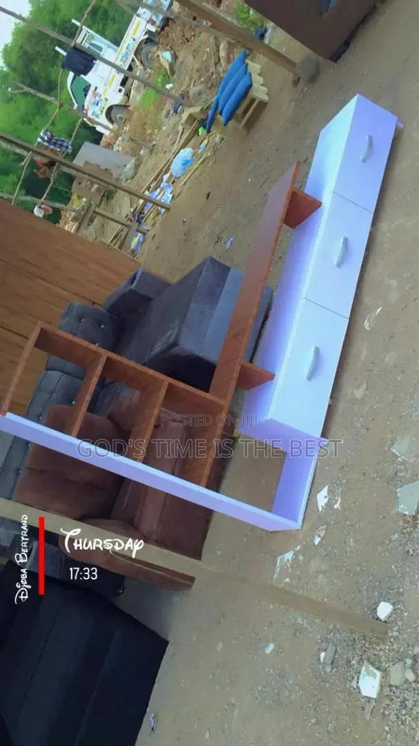 TV Stand at Cool Price · Photo 2