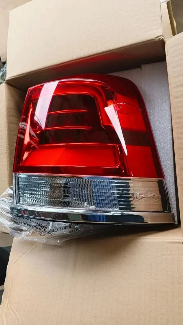 Land Cruiser (V8) Taillight, Left N Right · Photo 1