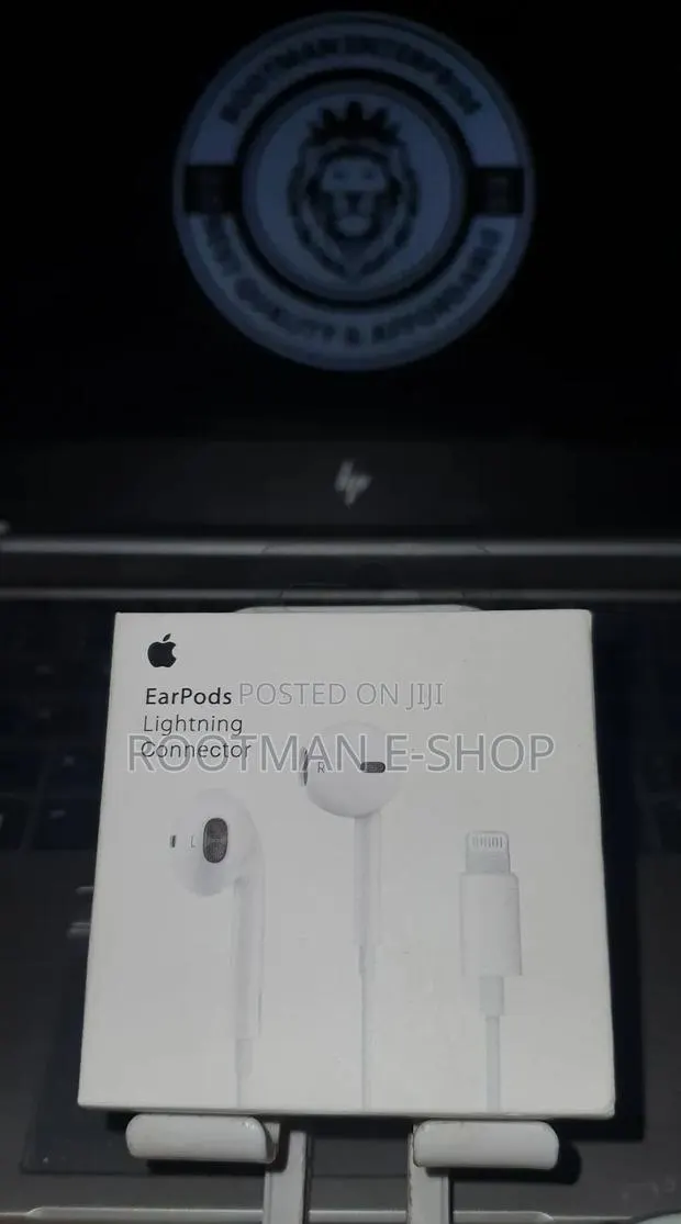 Original Lightning Apple Earbuds · Photo 1
