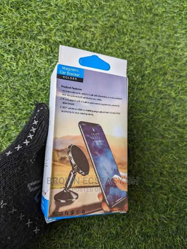 Magnetic Car Phone Holder · Photo 1
