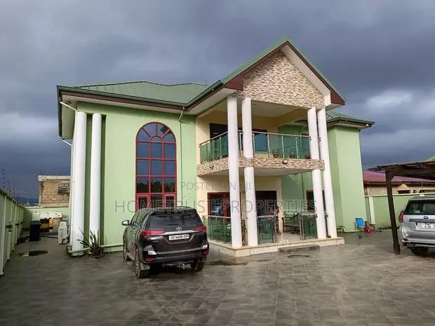 5bdrm Duplex in Amasaman Pobiman for sale · Photo 1