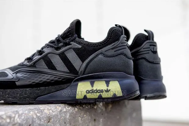Adidas Triple Black Boost · Photo 1