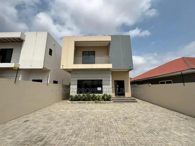 4bdrm Duplex in Lakeside Community 8, Accra Metropolitan for sale · Photo 1