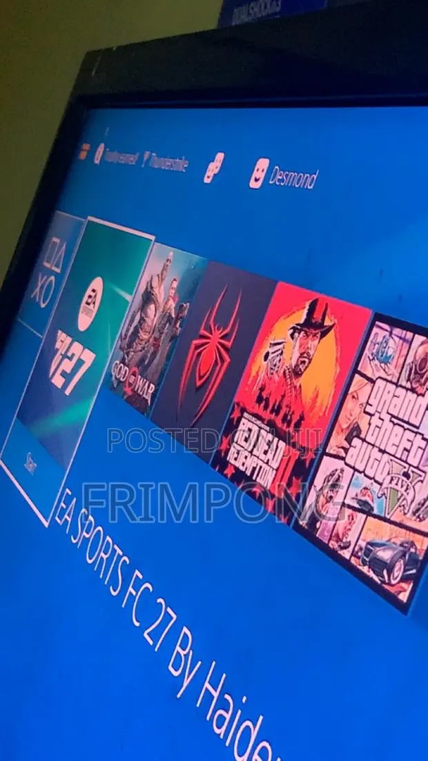PlayStation 4 · Photo 1