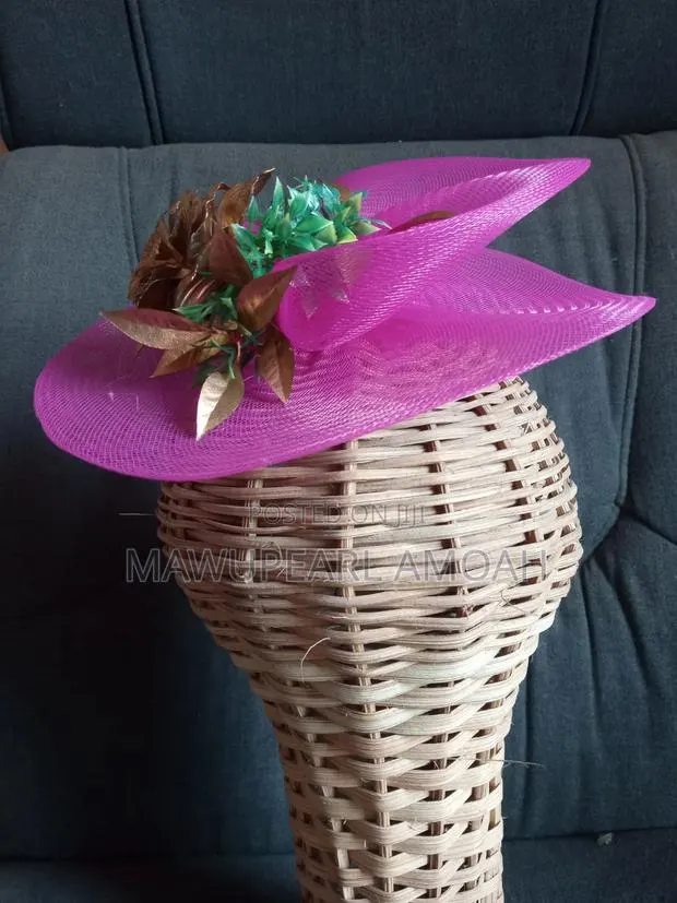 Fascinator · Photo 2