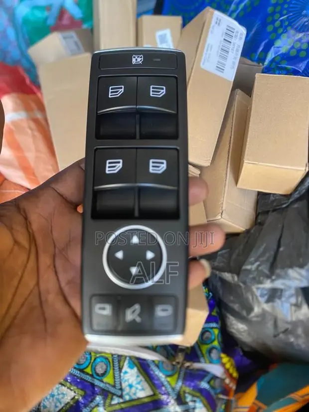 Power Window Switch C250,CLA,GLA · Photo 1