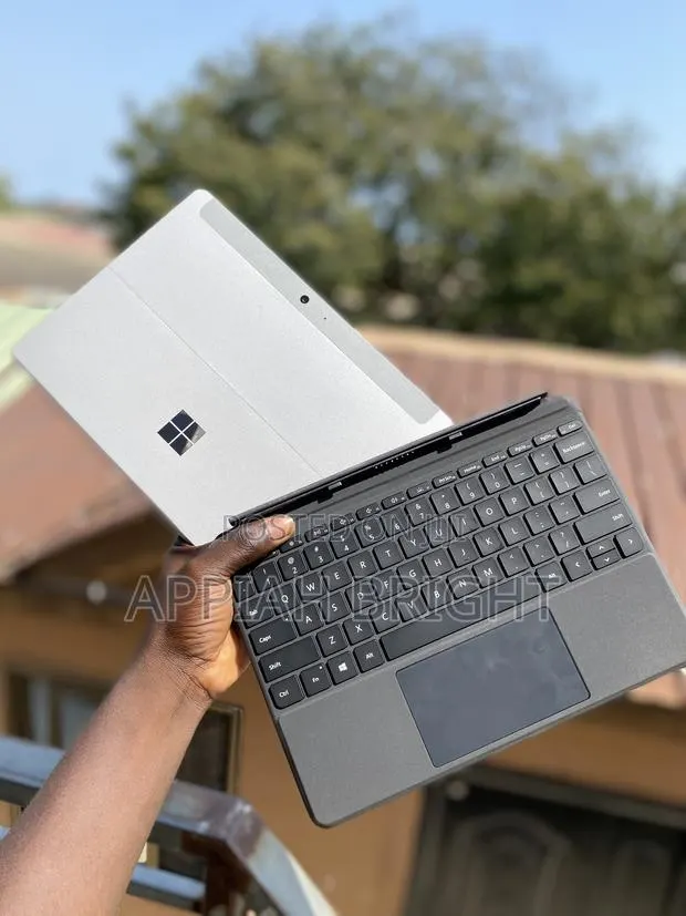 Laptop Microsoft Surface Go 2 8GB Intel Core i3 SSD 128GB · Photo 1