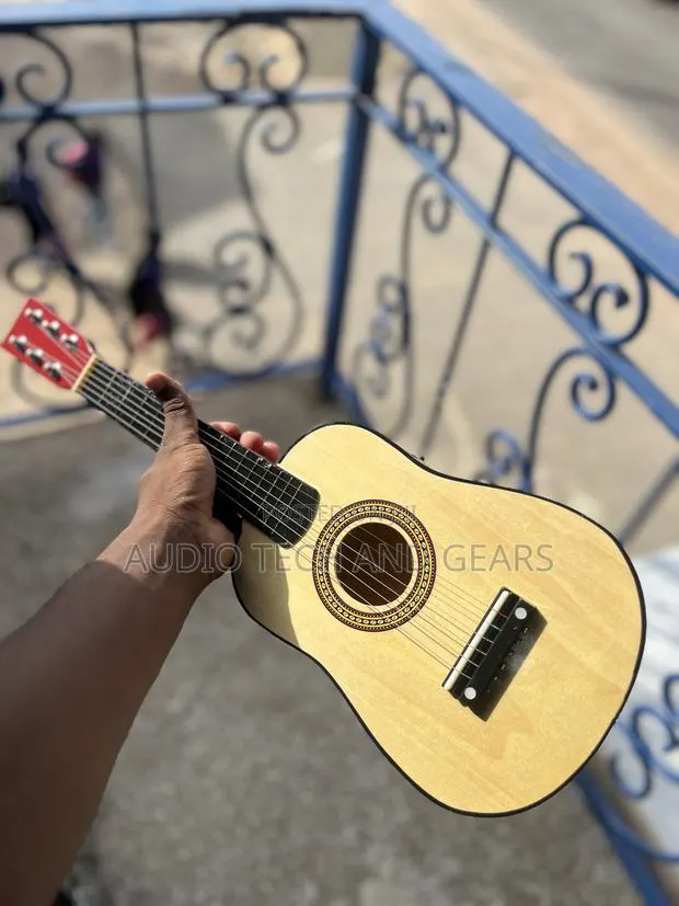 Kids Guitar (Brown) · Photo 1