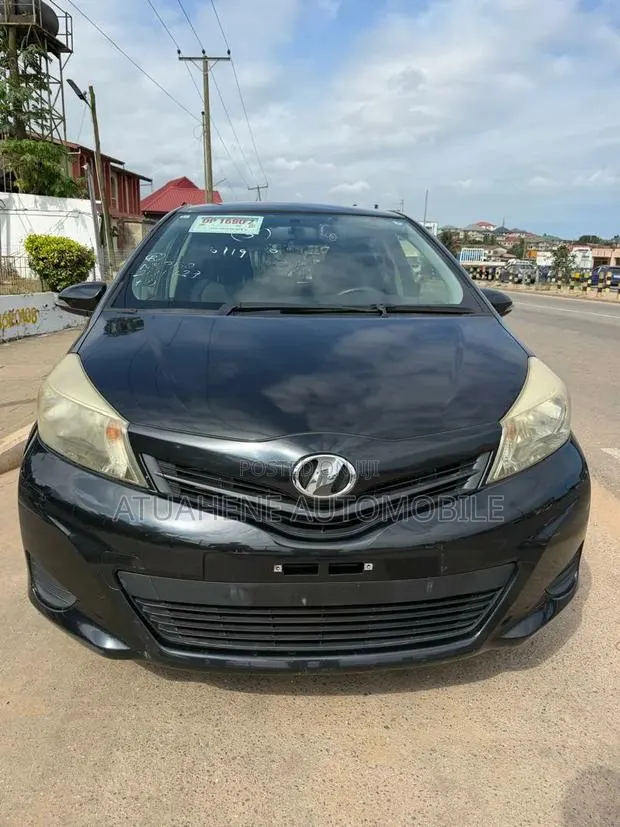 Toyota Vitz 2013 Black · Photo 1
