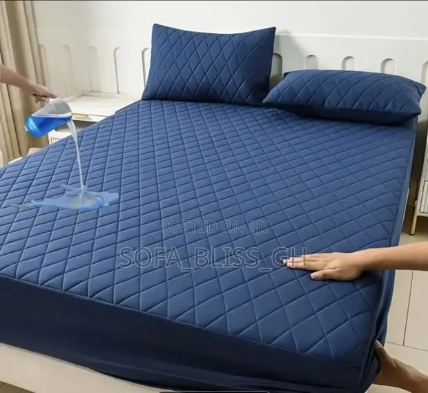 Waterproof Bed Sheet for Queen Size Bed · Photo 1