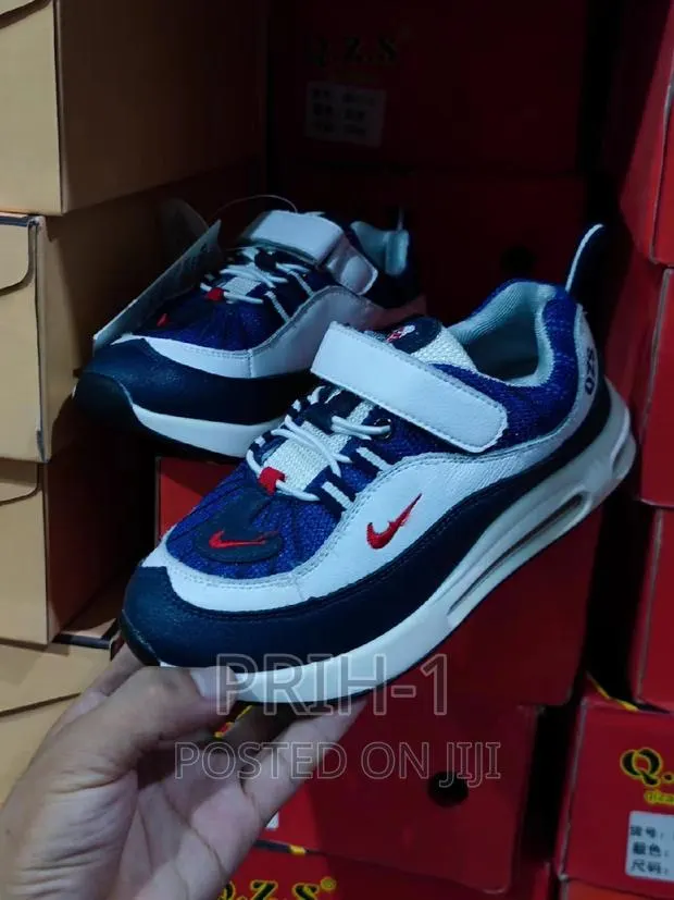 Boys Sneakers · Photo 1