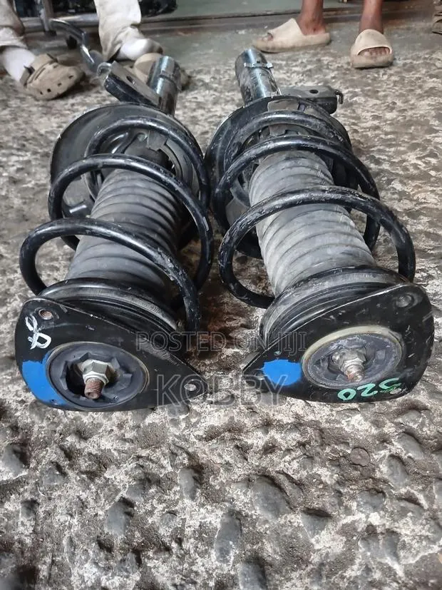 Outlander 2020,2021,2022,2023,2024,2025 Front Shocks Korea/Japan Used · Photo 1