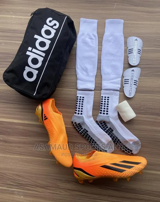 Original Football Boot With Half Hose and Grip Socks · Photo 1