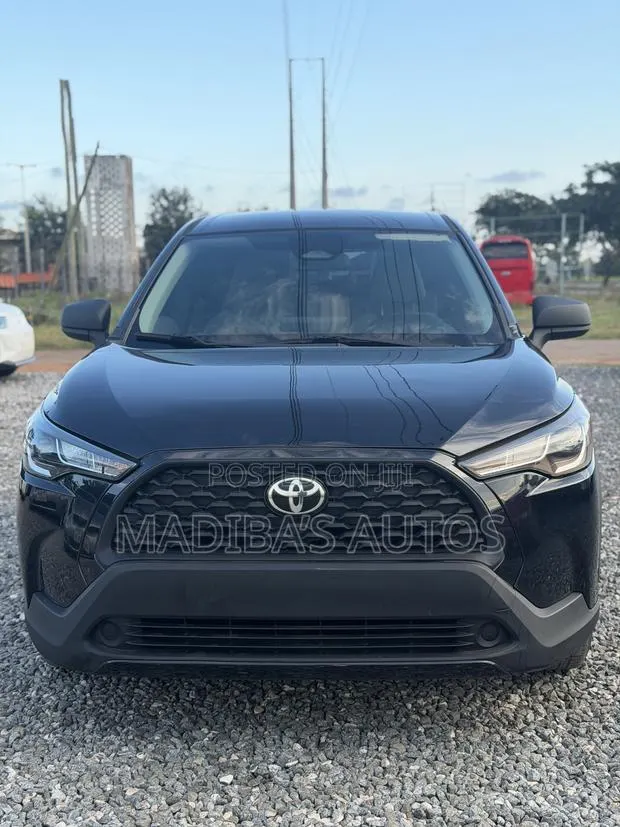 Toyota Corolla Cross LE 2023 Black · Photo 1