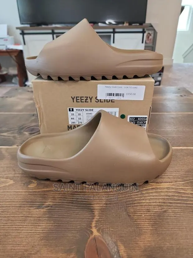 Yeezy Slides · Photo 1