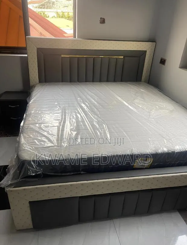 Gray Color Queen Size Bed and Mattress With One Drawer Available · Photo 1